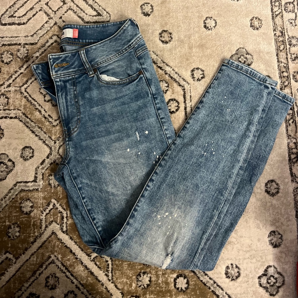 Cabi distressed cinch skinny jeans